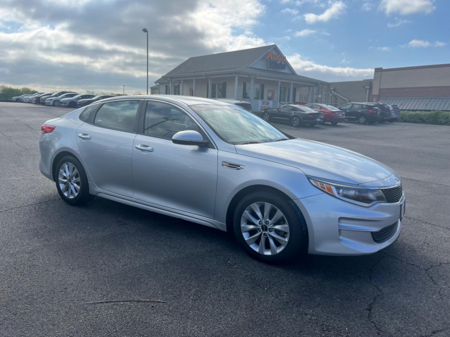 2016 SILVER Kia Optima LX (5XXGT4L30GG) with an 2.4L L4 DOHC 16V engine, 6A transmission, located at 420 I-35E, Lancaster, TX, 75146, (469) 297-4144, 32.593929, -96.823685 - Photo#7